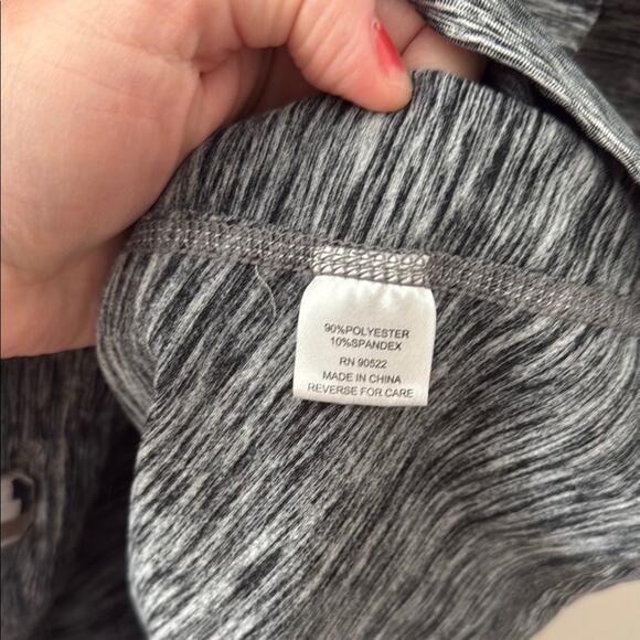 Iowa Hawkeyes Hooded Lightweight Pullover with Logo - Picture 4 of 7